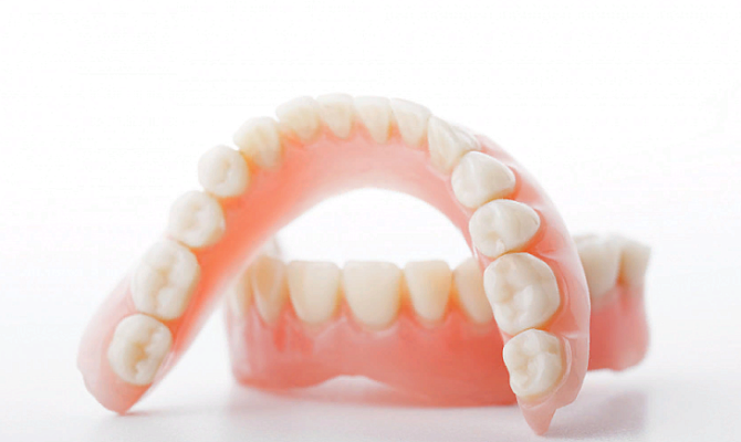 Правила пользования съемными зубными протезами