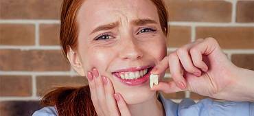 Болит мертвый зуб