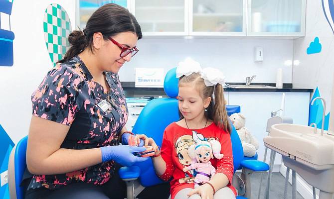 Нужно ли лечить молочные зубы