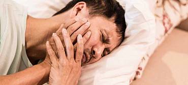 Болит мертвый зуб